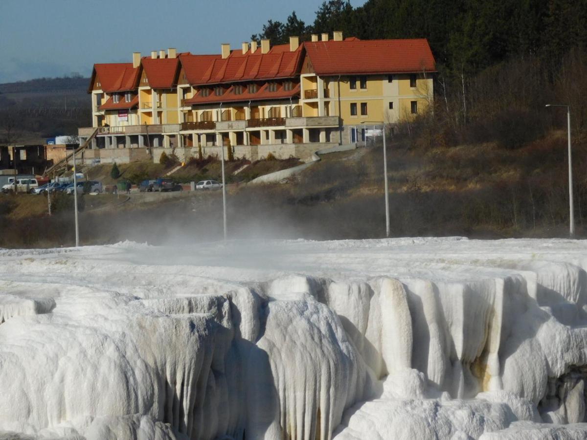 Gyogyvoelgy Apartman Egerszalók Buitenkant foto